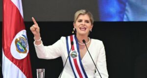 Primera gran derrota del gobierno de Laura Fernández