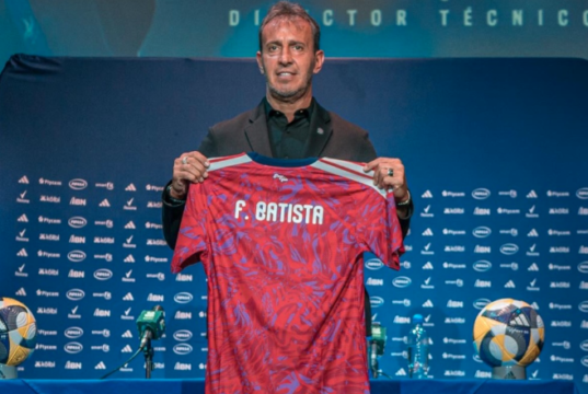 Bocha Batista dice que Costa Rica debe imponer su idea futbolística