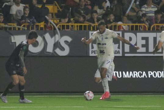 Sporting derrota 3-1 al Cartaginés y lo desplaza del subliderato